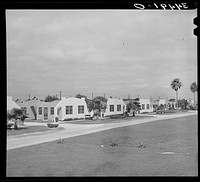 Tourist courts. Corpus Christi, Texas by Russell Lee