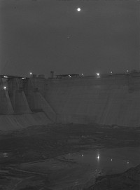 Fort Loudon [i.e., Loudoun] Dam, Tennessee. Tennessee Valley Authority (TVA). Construction at night. Sourced from the Library of Congress.
