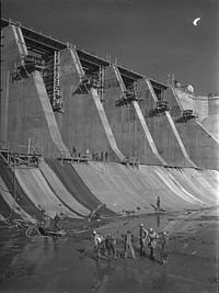 Fort Loudon [i.e., Loudoun] Dam, Tennessee. Tennessee Valley Authority (TVA). Construction. Sourced from the Library of Congress.