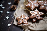 Gingerbread cookie dessert icing. 