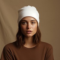 Portrait beanie adult brown. 