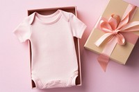 T-shirt gift pink box. 