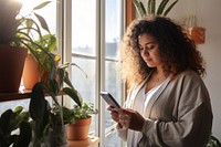 Adult plant phone contemplation. 