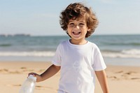 T-shirt beach laughing portrait. 