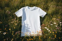 T-shirt t-shirt flower field. 