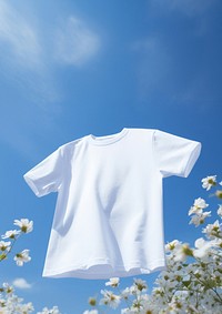 T-shirt outdoors nature sleeve. 