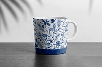 Editable porcelain mug psd mockup with blue peacock pattern