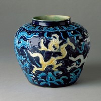 Jar guan with Design of Dragons amidst Waves