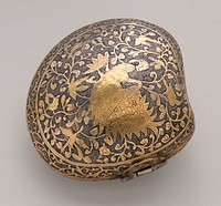 Cosmetic or Medicine Box in the Form of a Clamshell with Phoenix (Fenghuang)