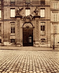 Versailles, Porte, rue de L'Orangerie by Eugène Atget