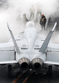 A U.S. Navy F/A-18E Super Hornet aircraft assigned to Strike Fighter Squadron (VFA) 147 moves into position to launch from the flight deck of the aircraft carrier USS Ronald Reagan (CVN 76) in the Pacific Ocean Feb 16, 2011.