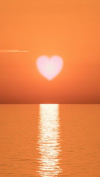 Heart sunset iPhone wallpaper, ocean design