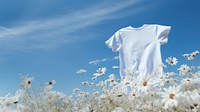 T-shirt flower field. 