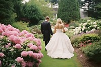 Wedding garden photography outdoors. 