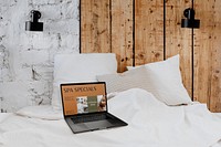  Laptop screen mockup psd