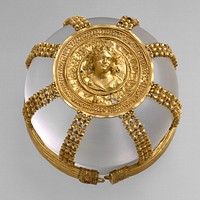 Gold openwork hairnet with medallion