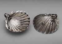 Pair of scallop-shell dishes