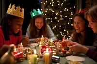 Christmas crackers friends candle crown