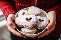 Plate stuffed cookies holding sugar. 