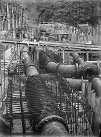 Water pipes during construction (28 January 1923) by Leslie Adkin.