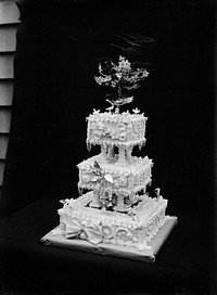 Wedding cake (1880-1925) by Crombie and Permin.