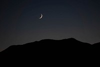 Free crescent moon image, public domain night sky CC0 photo.