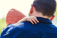 Baby resting hand on father's shoulder, free public domain CC0 photo