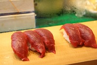 Tuna nigiri, Japanese food. Free public domain CC0 photo.