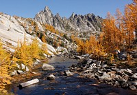 Enchantment Basin and Prusik Peak in autumn, Alpine Lakes Wilderness on the Okanogan-Wenatchee National Forest. Photo by Matthew Tharp. Original public domain image from Flickr
