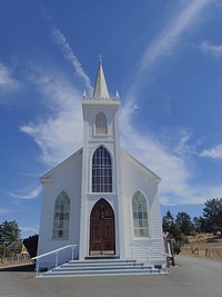 White church building architecture. Free public domain CC0 image.