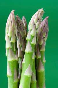 Asparagus heads, oraganic vegetables. Free public domain CC0 image
