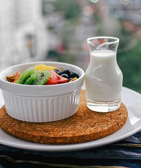 Fruit cereal bowl, breakfast. Free public domain CC0 photo.
