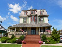 House architecture in Stockton. Free public domain CC0 image.