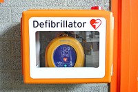 Heart defibrillator, healthcare photo. Free public domain CC0 image.