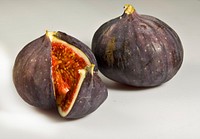 Fresh cut open fig fruit. Free public domain CC0 photo.