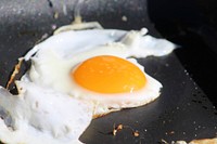 Fried eggs, sunny side up. Free public domain CC0 image