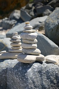 Balancing stones on beach. Free public domain CC0 photo