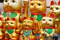 Lucky waving cat. Free public domain CC0 photo.