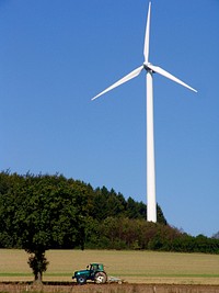 Alternative energy generator windmills. Free public domain CC0 image.