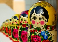 Russian doll row close up photo, free public domain CC0 image