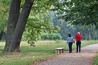 Free couple holding hand image, public domain CC0.