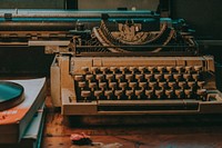 Free typewriter image, public domain CC0 photo.