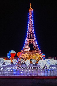 Free replica of the Eiffel Tower image, public domain CC0 photo.