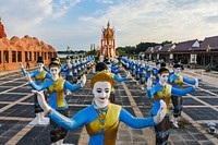 Women dancers statue in Phaya Thaen theme park, free public domain CC0 photo/image.