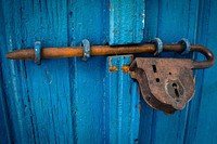 Free locked door image, public domain CC0 photo.