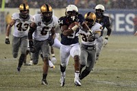 Noah Copeland, center, a fullback with the U.S. Naval Academy football team, breaks for the Navy?s first touchdown during the Army-Navy game in Philadelphia Dec. 14, 2013.