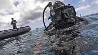 A U.S. Navy Explosive Ordnance Disposal (EOD) technician assigned to the Explosive Ordnance Disposal Mobile Unit (EODMU) 5 participates in a Very Shallow Water (VSW) scenario during Exercise Tricrab on Naval Base Guam, May 17, 2016.