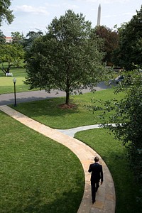 President Barack Obama walks from the Oval Office to deliver a statement on the situation in Ukraine, on the South Lawn of the White House, July 29, 2014.