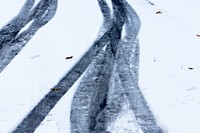 Tire trace on snow. Free public domain CC0 photo