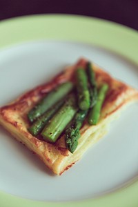 Puff pastry with asparagus